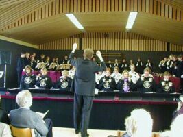 and again a piece with all choirs